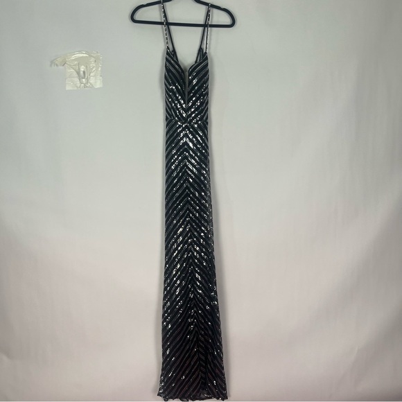 Women’s Black with Silver Sequin Mermaid Trumpet Gown Dress Size Medium NWT - Picture 6 of 10
